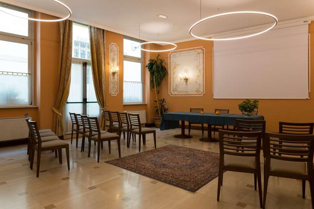 Hotel Palazzo Lovera クーネオ 設備 写真